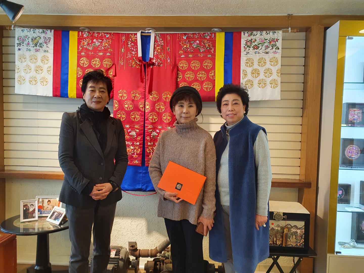 여성회 하와이 지회장님과 한컷.jpg